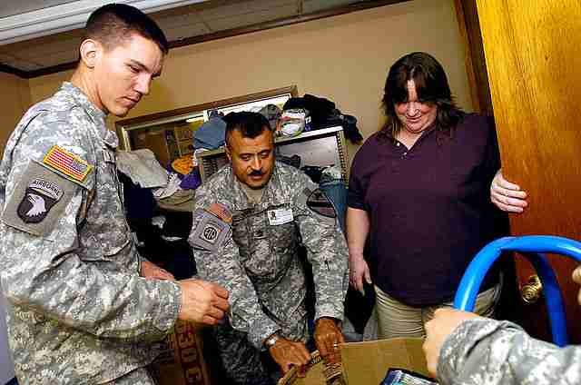 Fort Hood Soldiers Donating Clothes Copperas Cove Texas